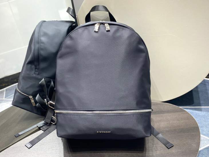 Picture of Givenchy Handbags _SKUfw240169825fw